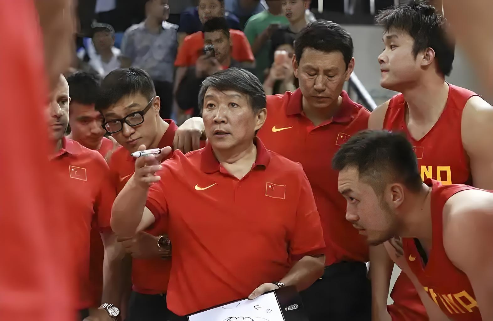 火箭内线防守露破绽，教练组加强训练的简单介绍